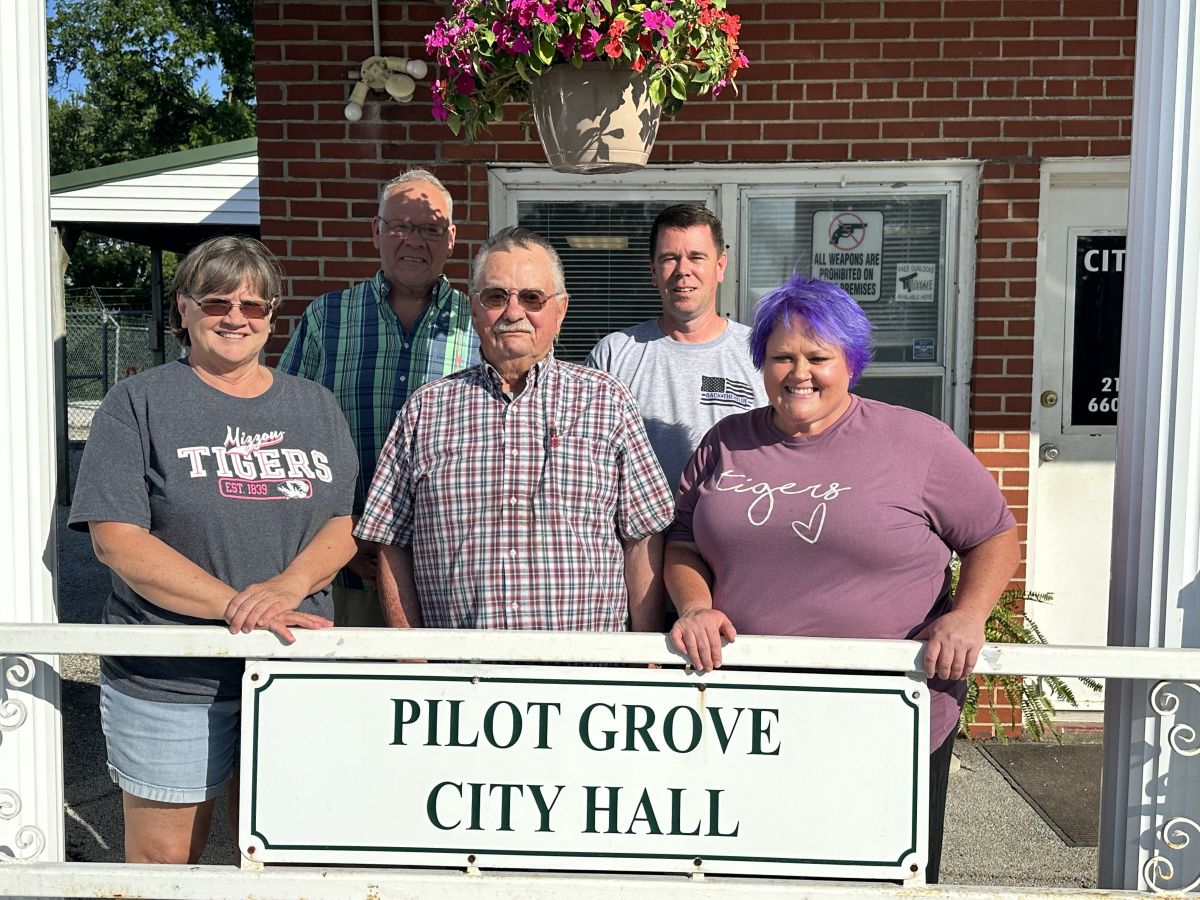 Donna Bader, Robert Bader Jr., Mayor Bob Kraus, William Thomas, Kathy Waller